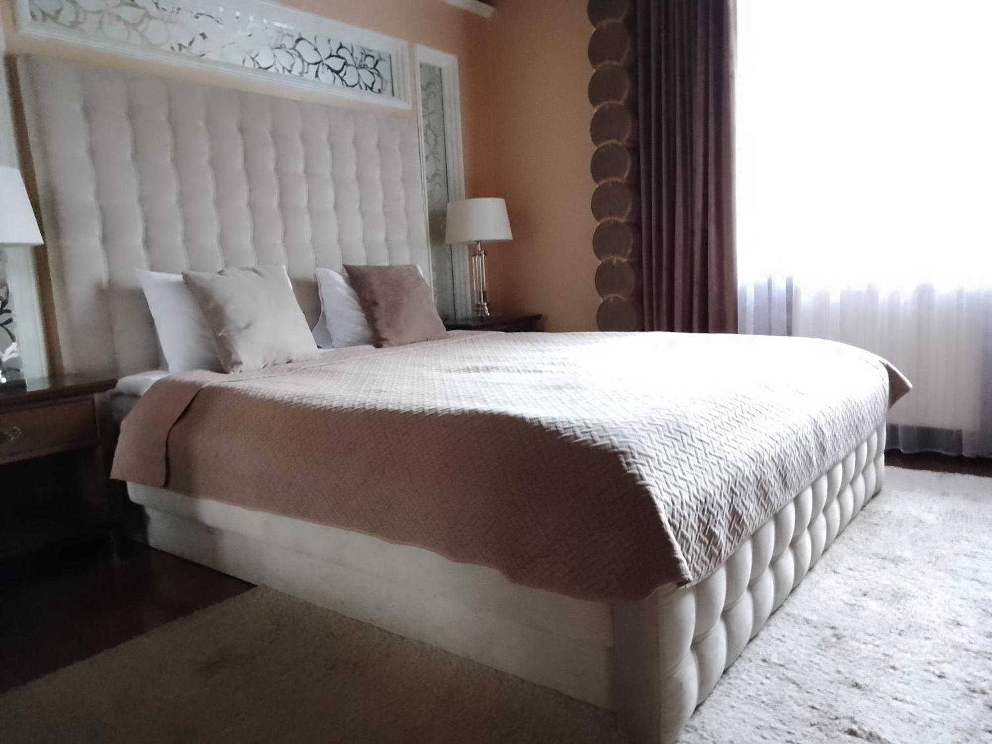 Hotel Golden Lion & Spa Tynnoye Bagian luar foto