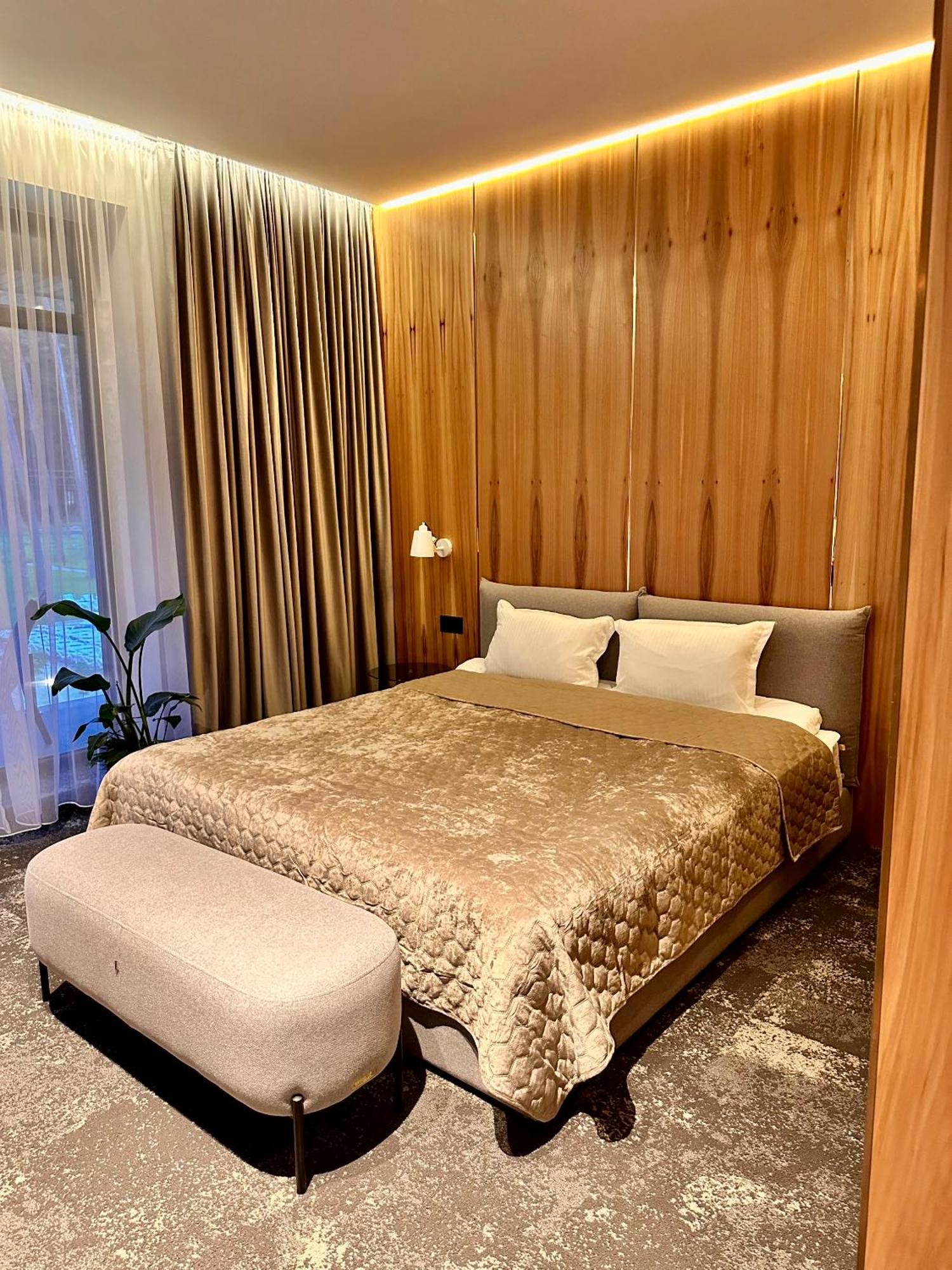 Hotel Golden Lion & Spa Tynnoye Bagian luar foto