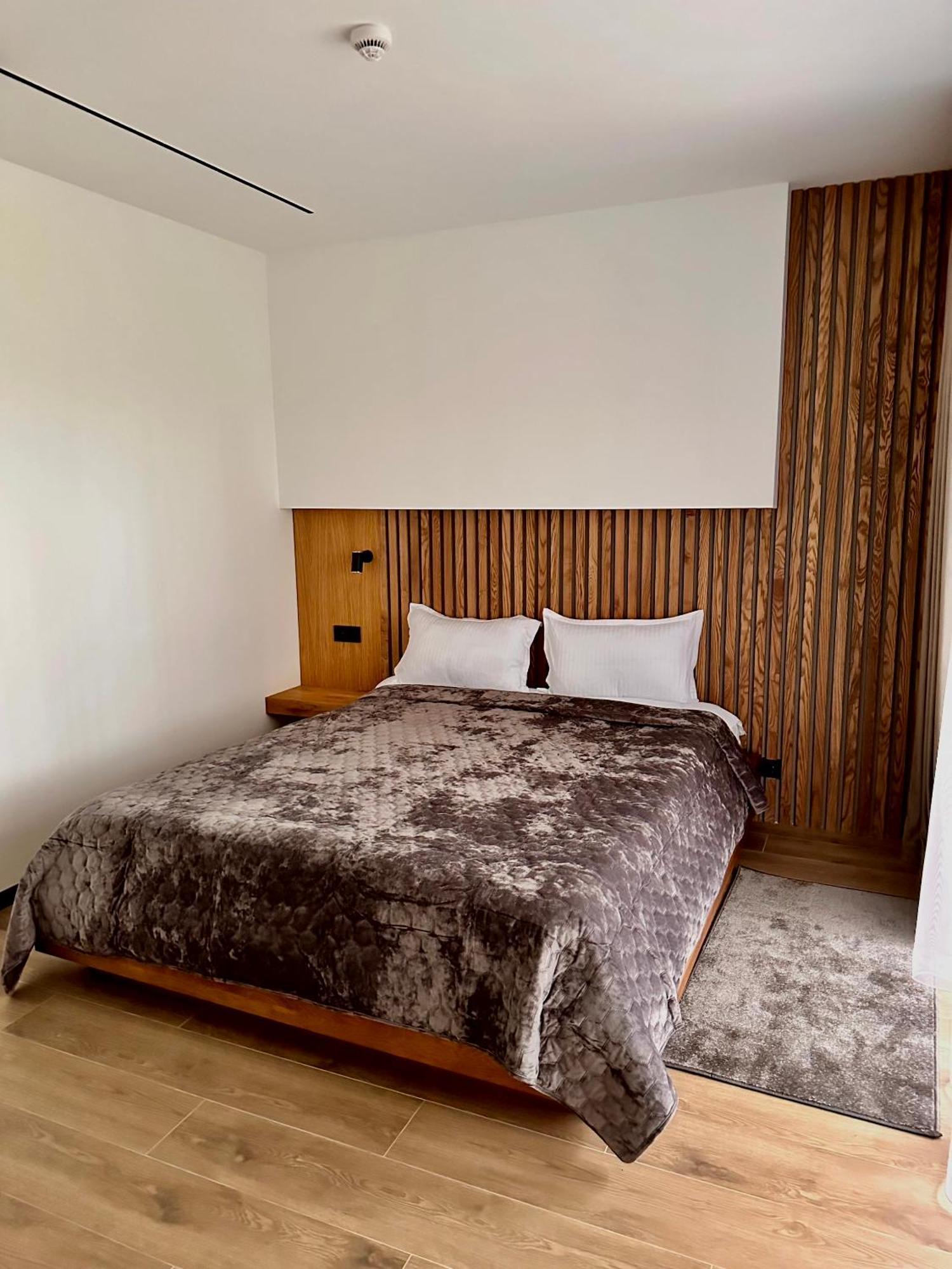 Hotel Golden Lion & Spa Tynnoye Bagian luar foto