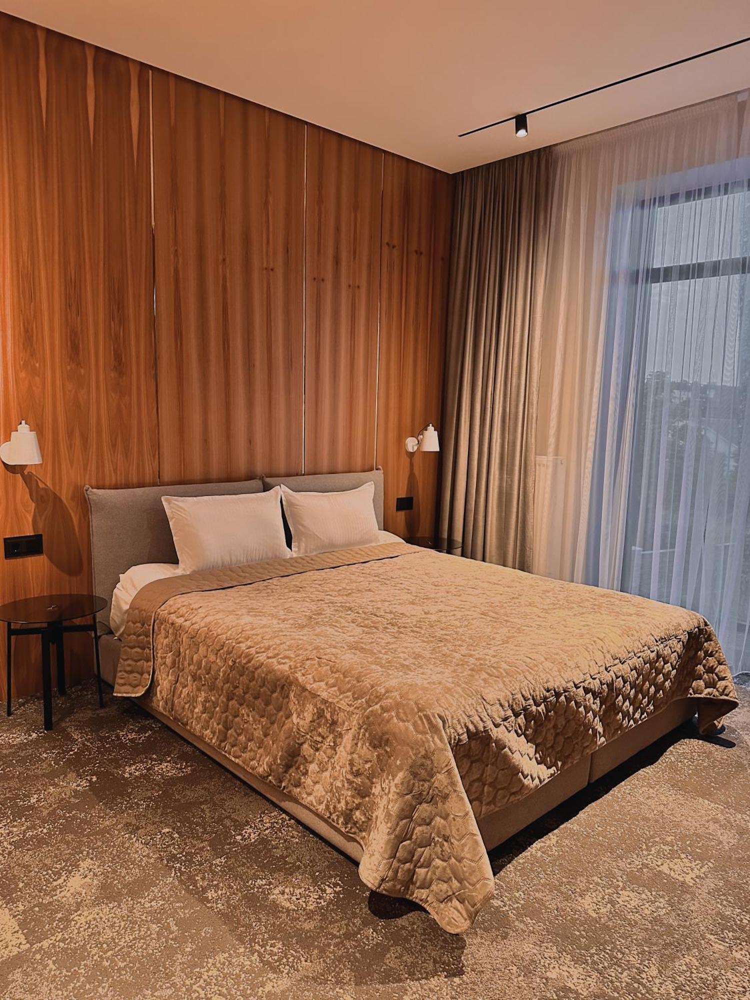 Hotel Golden Lion & Spa Tynnoye Bagian luar foto